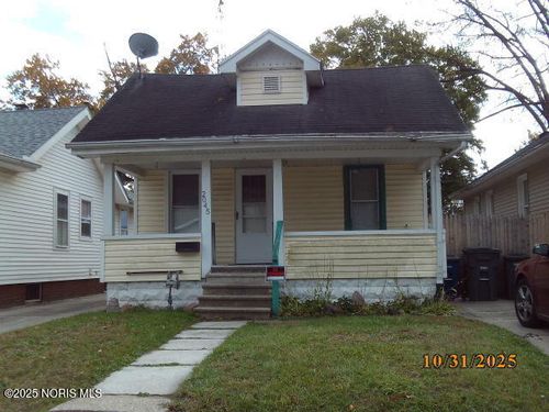 2045 Fairfax Rd, Toledo, OH, 43613-5116 | Card Image