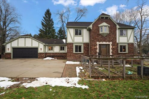 3755 Tremont Ln, Ann Arbor, MI, 48105-3022 | Card Image