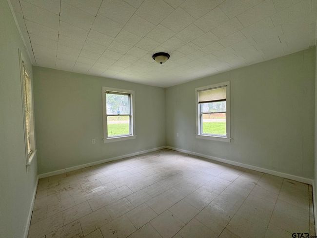 815 Bert St, House other with 5 bedrooms, 2 bathrooms and null parking in Daingerfield TX | Image 6