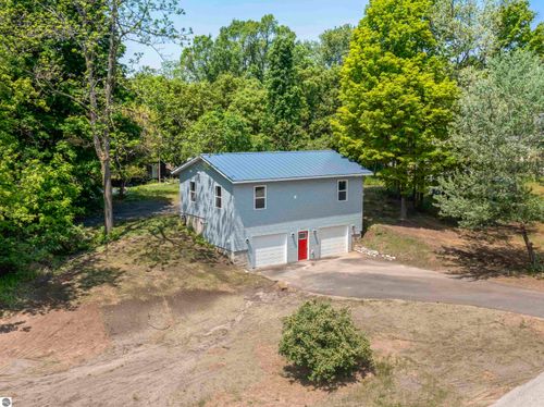 7050 River St, Benzonia, MI, 49616-9526 | Card Image