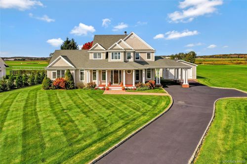 788 Reeves Ave, Riverhead, NY, 11901-1400 | Card Image