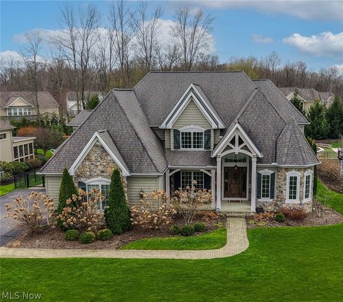 7565 Cottonwood Trl, Chagrin Falls, OH, 44023-2142 | Card Image