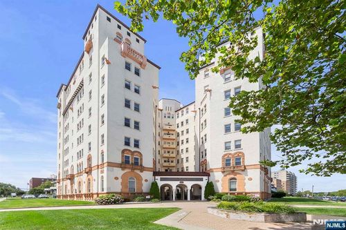 400 Deal Lake Dr, Asbury Park, NJ, 07712-5174 | Card Image