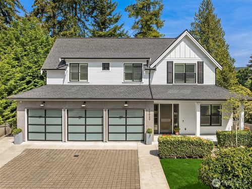 10020 Ne 30th Pl, Bellevue, WA, 98004-1950 | Card Image