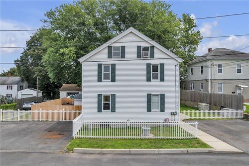 39 Church St, Cranston, RI, 02920-6753 | Card Image