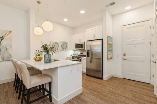 002-555 Lakeview Pkwy, Vernon Hills, IL, 60061-1884 | Card Image