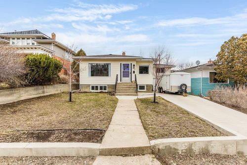 262 5 St Se, Medicine Hat, AB, T1A0M6 | Card Image