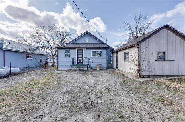 616 1 St St E, House other with 2 bedrooms, 1 bathrooms and null parking in Roundup MT | Image 17