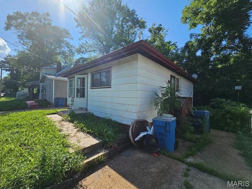 137 Wiegel Dr, Saint Louis, MO, 63135-2930 | Card Image