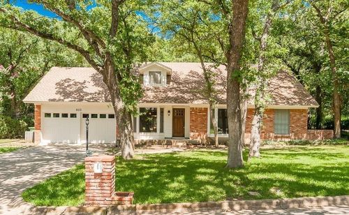 805 Live Oak Ln, Arlington, TX, 76012-2846 | Card Image