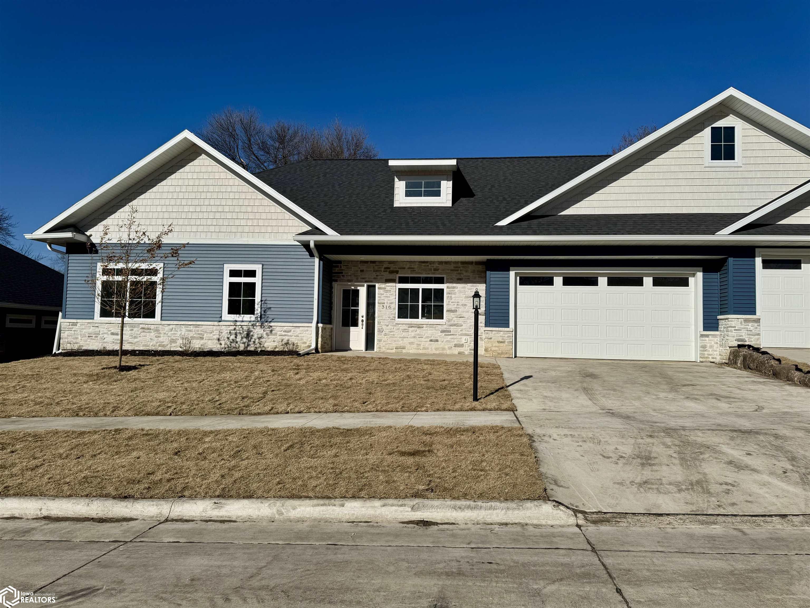 27th Pl, Clear Lake, IA 50428