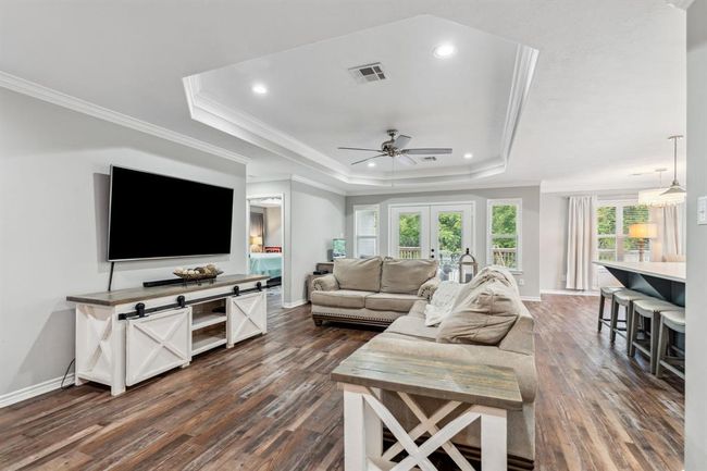 Plenty of room for oversized furniture | Image 7