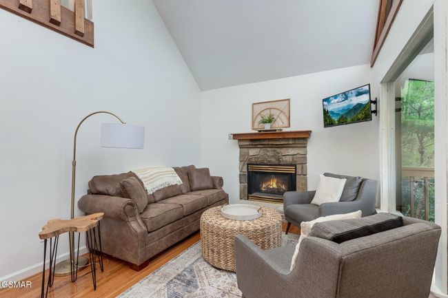 Living Area | Image 9