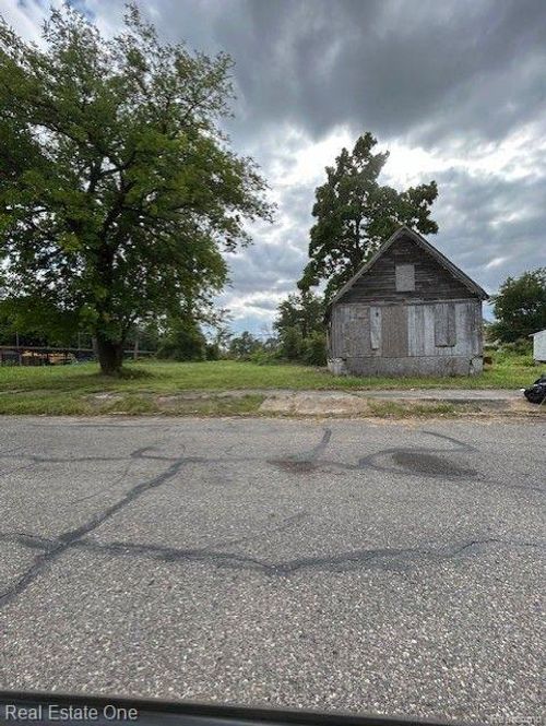 9259 Holmur St, Detroit, MI, 48204-2461 | Card Image