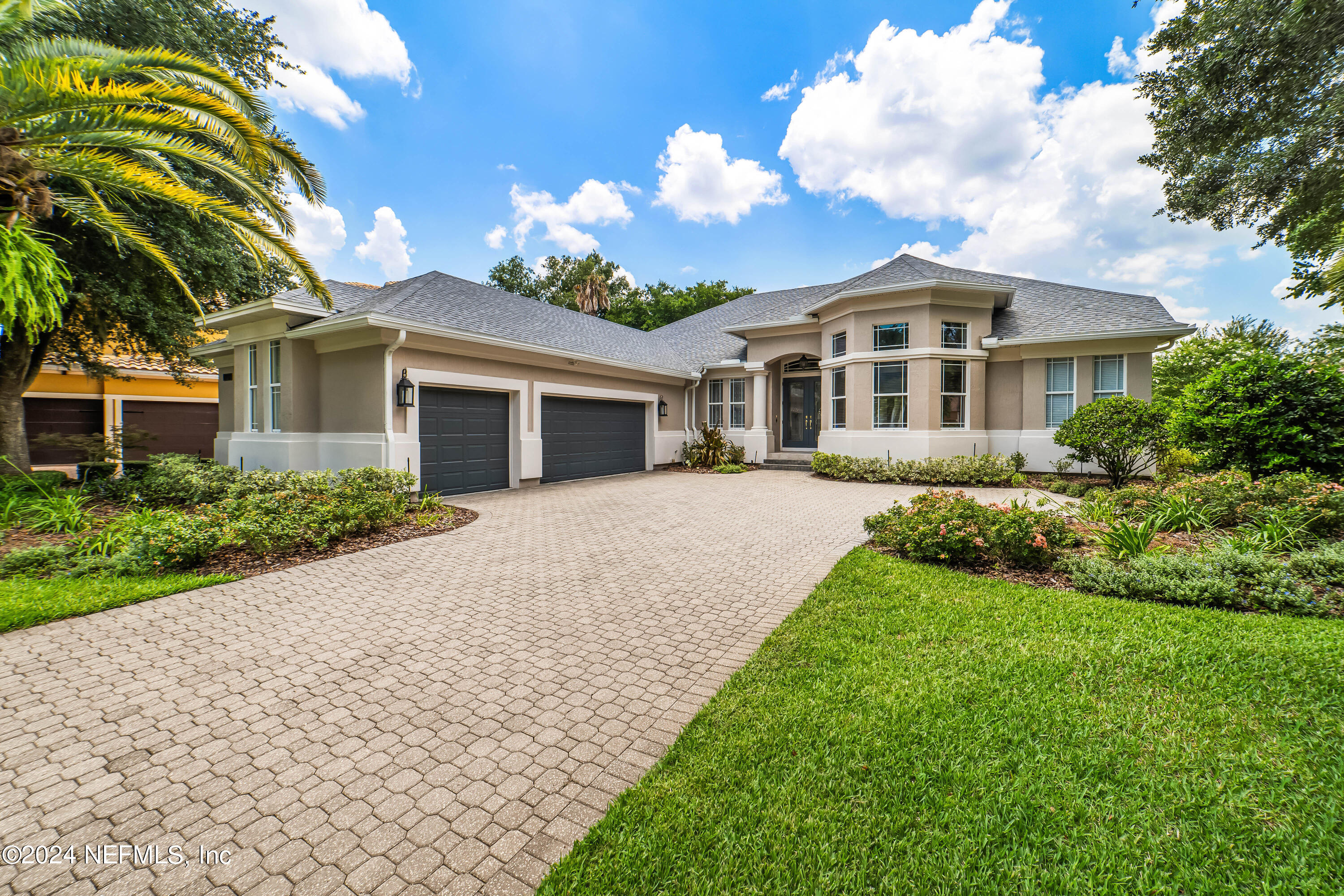 Saxon Lake Dr, Jacksonville, FL 32225
