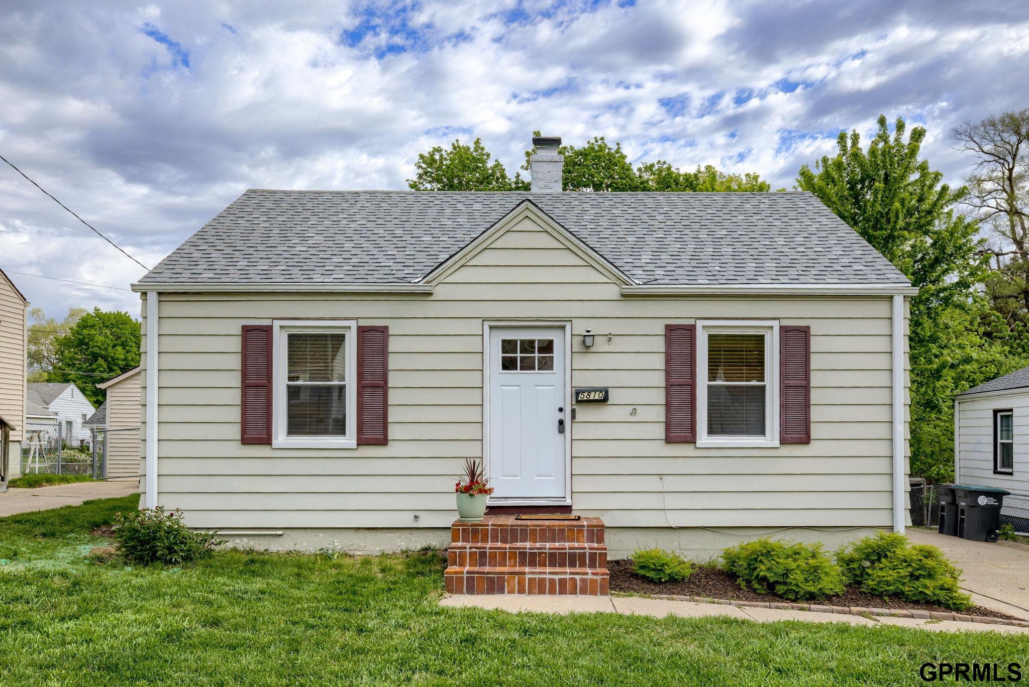 Elm St, Omaha, NE 68106