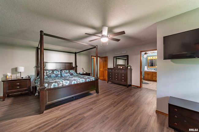 1803 Spring Garden Rd, House other with 3 bedrooms, 3 bathrooms and null parking in Marion IL | Image 15