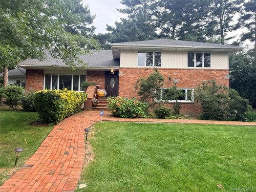 40 Pool Drive, North Hempstead, NY, 11576 | Card Image