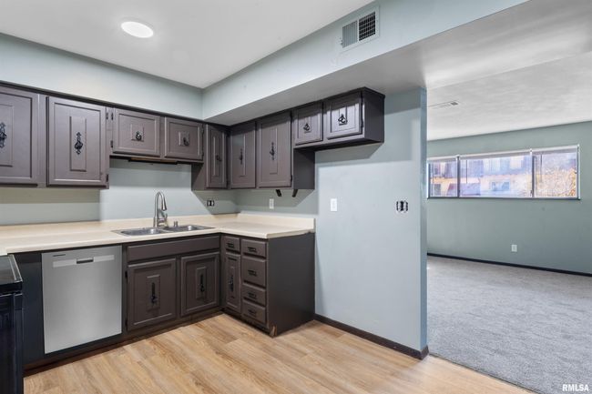2501 26 Th Avenue Ct, Condo with 2 bedrooms, 1 bathrooms and null parking in Rock Island IL | Image 7