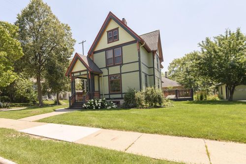 215 Wright Street, Waukesha, WI, 53186 | Card Image