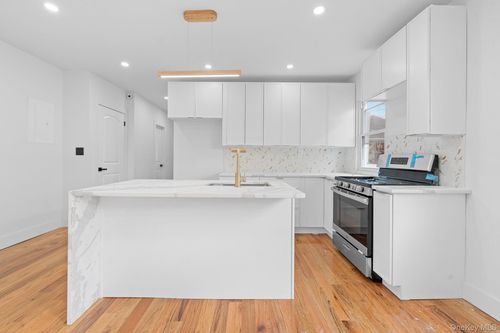 115 202nd St, Saint Albans, NY, 11412-2836 | Card Image