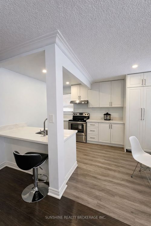 391 Taylor Mills Dr S, Richmond Hill, ON, L4C2T2 | Card Image