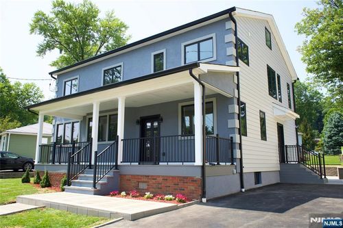 6 Henoch Ave, Clifton, NJ, 07013-1520 | Card Image