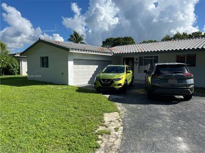 14371 Lake Crescent, House other with 3 bedrooms, 2 bathrooms and null parking in Miami Lakes FL | Image 1