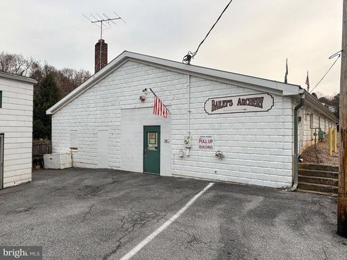 12 Manchester St, GLEN ROCK, PA, 17327-1317 | Card Image