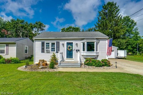 88 Taylor Rd, Barberton, OH, 44203-7357 | Card Image