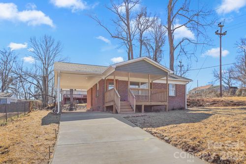 2991 1st Avenue Pl Nw, Hickory, NC, 28601-5618 | Card Image