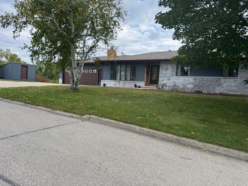 800 N 4th St, Guthrie Center, IA, 50115-1049 | Card Image