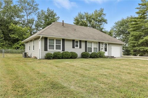 100 Kent St, Excelsior Springs, MO, 64024-2811 | Card Image