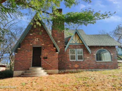 823 Hearrell St, Neosho, MO, 64850-2451 | Card Image