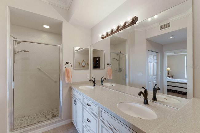 Spacious walk-in shower | Image 22