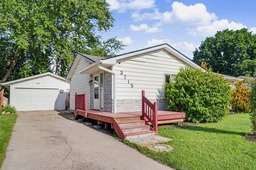 3715 Knoll Ridge Dr, Cedar Falls, IA, 50613-5407 | Card Image
