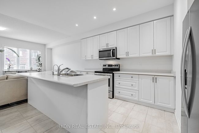 33 Robb Thompson Rd, House attached with 3 bedrooms, 3 bathrooms and 3 parking in Mount Albert ON | Image 15