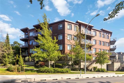 302-3614 Richmond Rd, Saanich, BC, V8P4R5 | Card Image