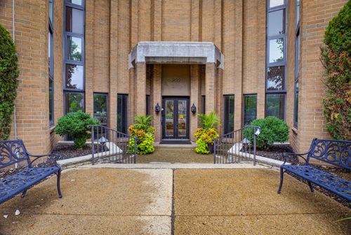 212-900 Washington Rd, Mt. Lebanon, PA, 15228-2032 | Card Image