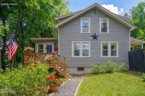 9 S Main St, Berlin, NY, 12022-7729 | Card Image