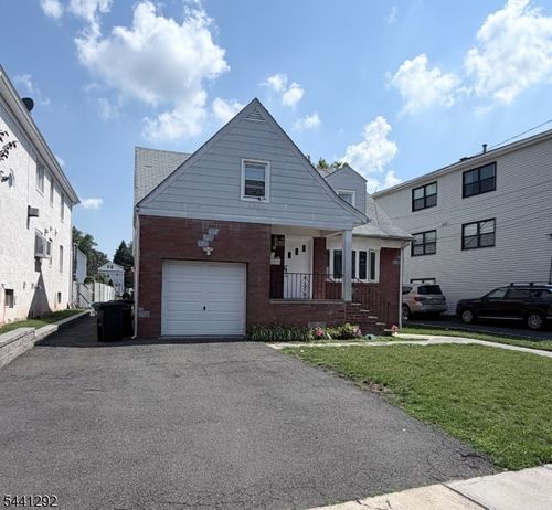 17 Pettit St, Bloomfield, NJ, 07003-3920 | Card Image
