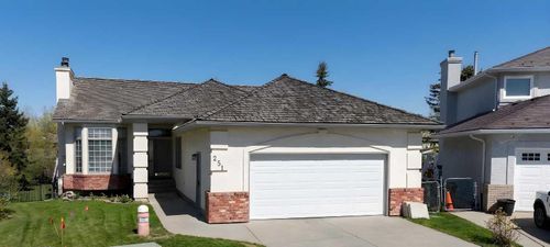 251 Hampshire Pl Nw, Calgary, AB, T3A4Y7 | Card Image