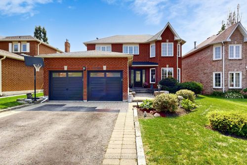 672 Rupert Ave, Stouffville, ON, L4A8B7 | Card Image