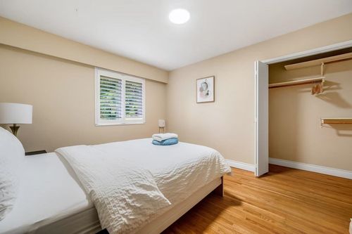 5XXX Dunbar, Vancouver, BC, V6N1X8 | Card Image