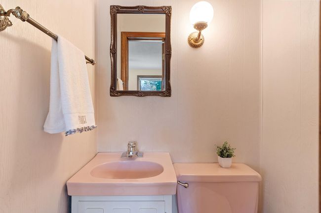 1096 W Hollis St, House other with 3 bedrooms, 3 bathrooms and null parking in Nashua NH | Image 16