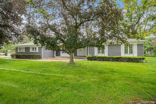 429 Bella Vista Dr, Grand Blanc, MI, 48439-1508 | Card Image