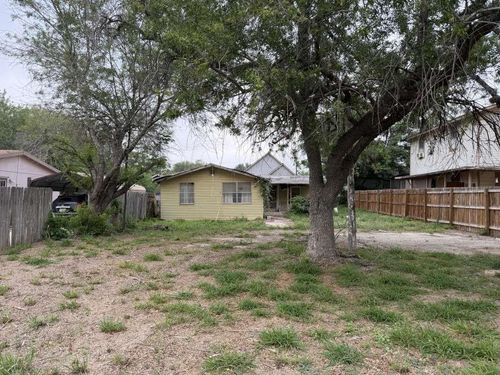 370 Gateway Dr, Poteet, TX, 78065-4571 | Card Image