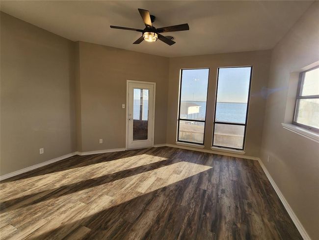 Door to left leading out to screened back porch | Image 18