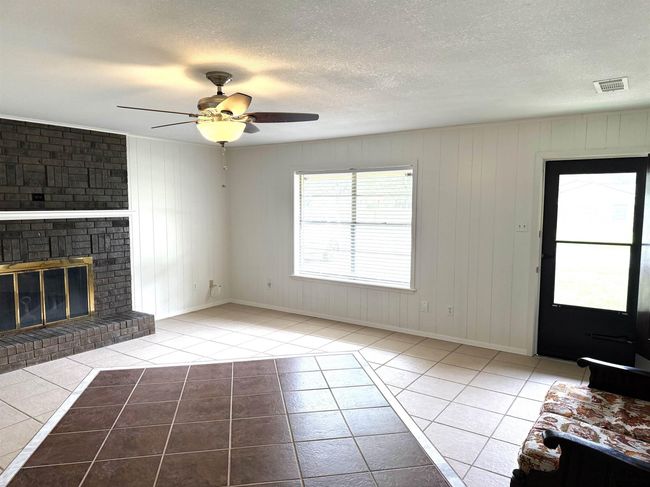 13675 Maple Dr, House other with 3 bedrooms, 2 bathrooms and null parking in Tyler TX | Image 6