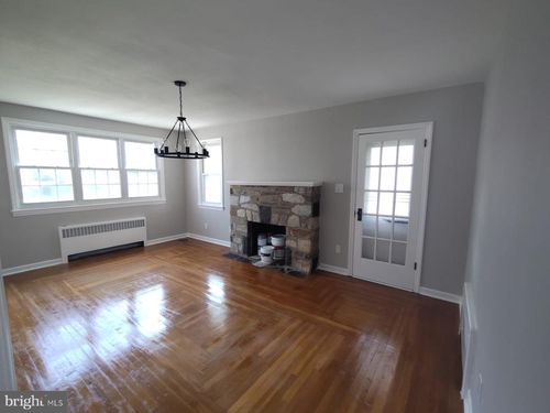 140 Gainsboro Rd, LAWRENCE TOWNSHIP, NJ, 08648-3916 | Card Image